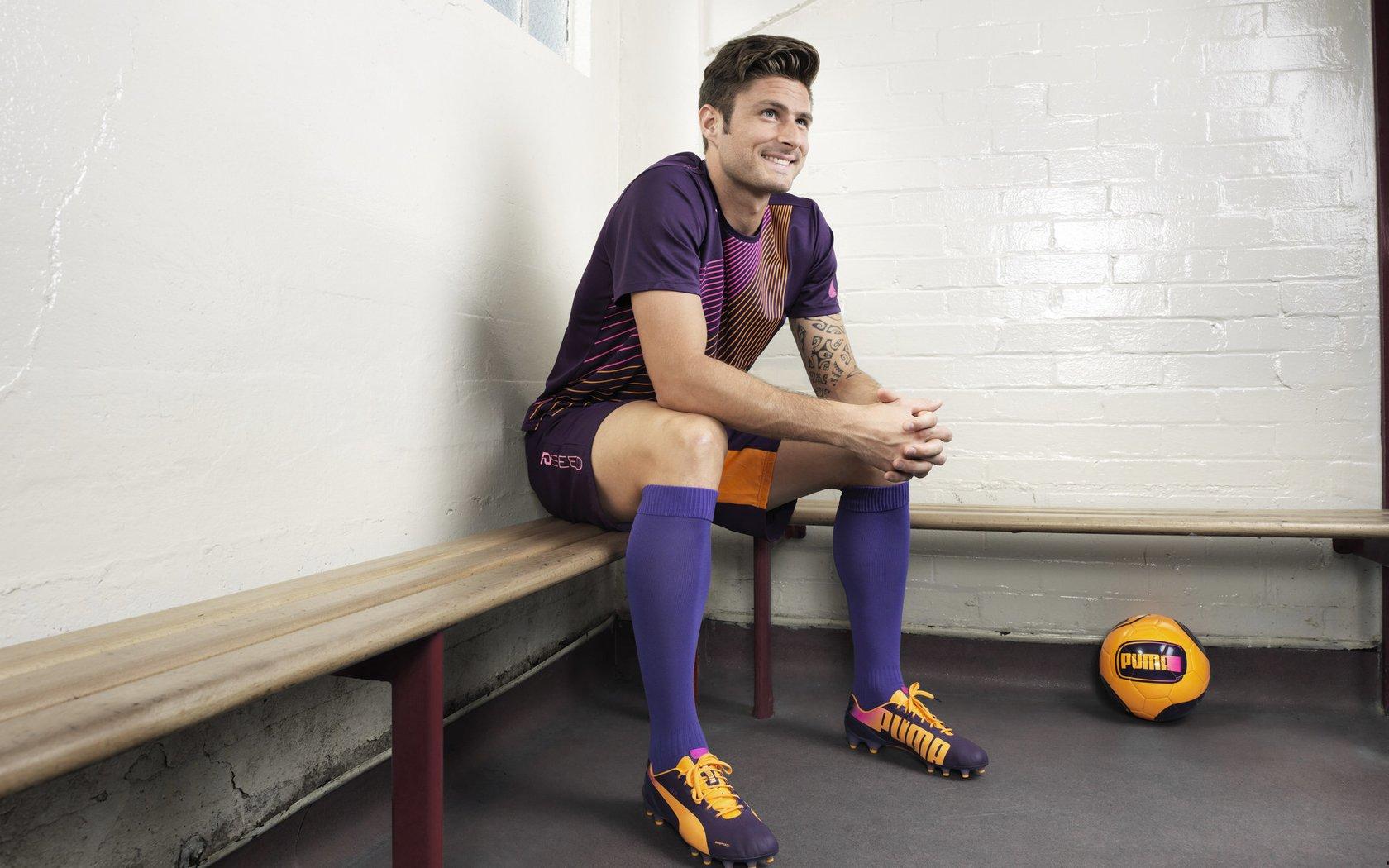 林良锋，换下C罗不合时宜 朗尼克自寻烦恼，战术调整引发连锁反应